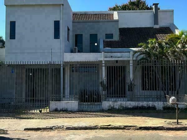 Vendo amplia y comoda casa en barrio republicano