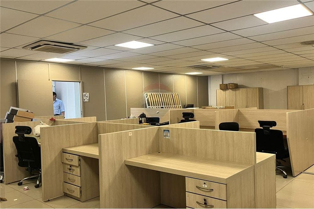 Tinglado con oficinas a pasos de transchaco en loma pyta, foto 3