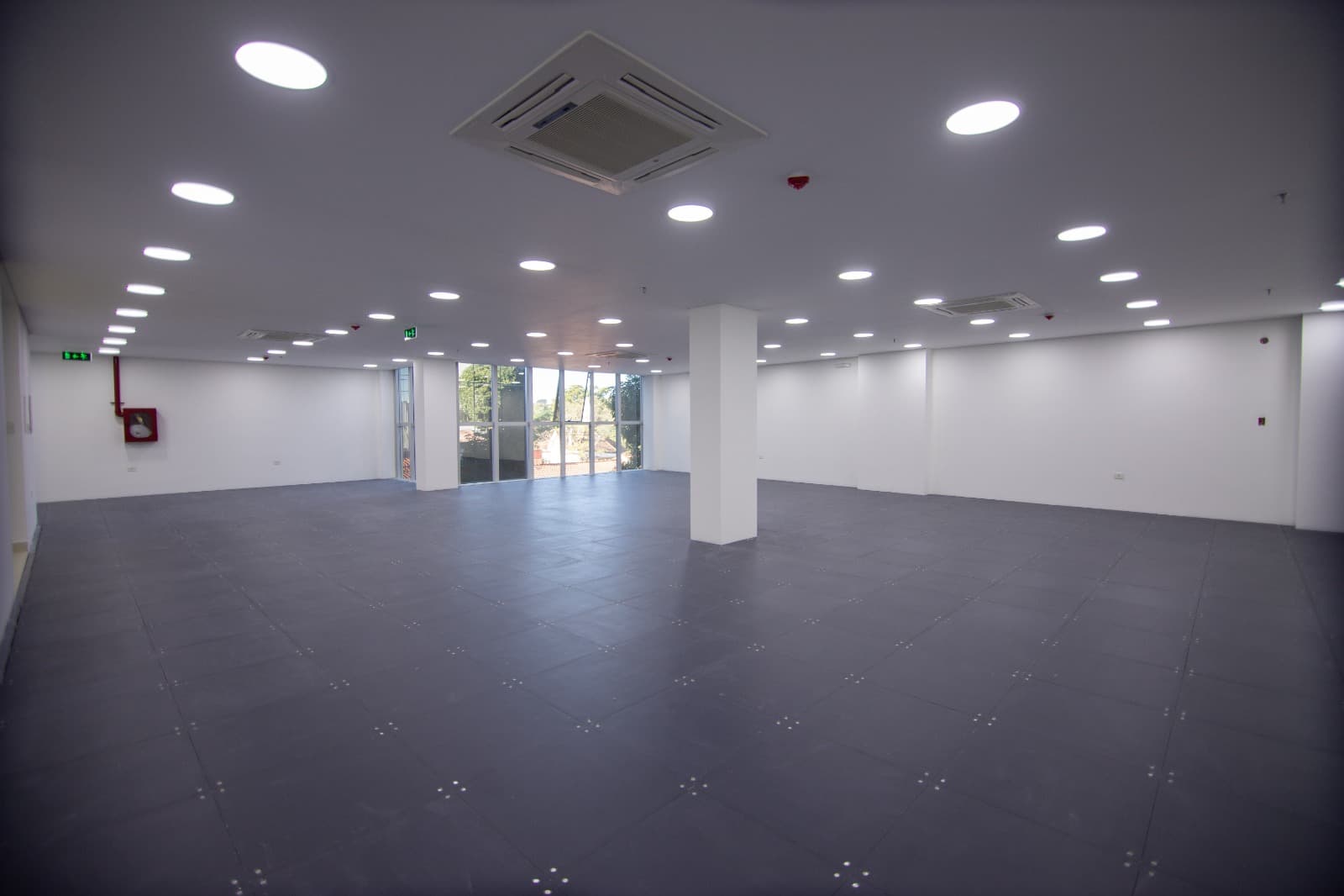Oficina corporativa de 206 y 214 m² en alquiler – Villa Morra, foto 2
