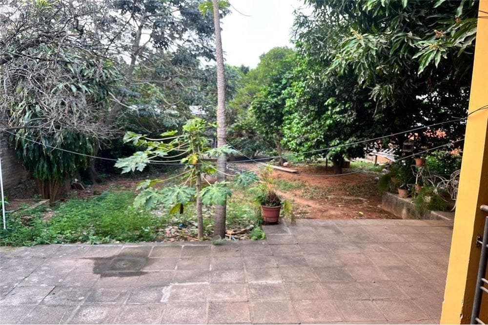 Casa con salon comercial sobre cacique lambare, foto 3