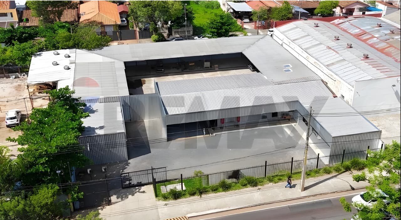 Depósito corporativo. Sobre av. Madame lynch