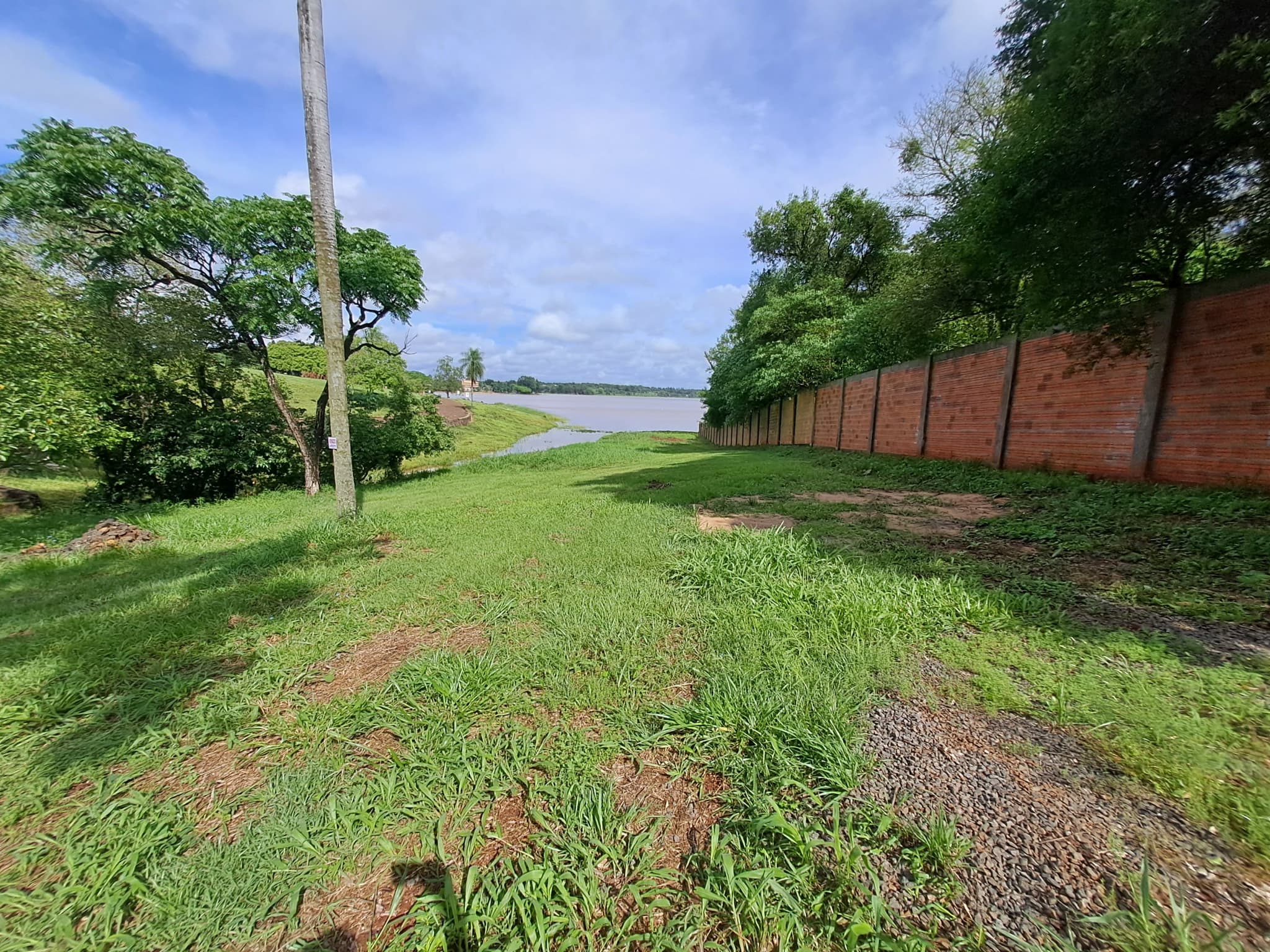 Hermosa Propriedad En El Lago Acaray — foto 1