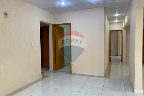 En venta amplia casa en lambare, foto 3