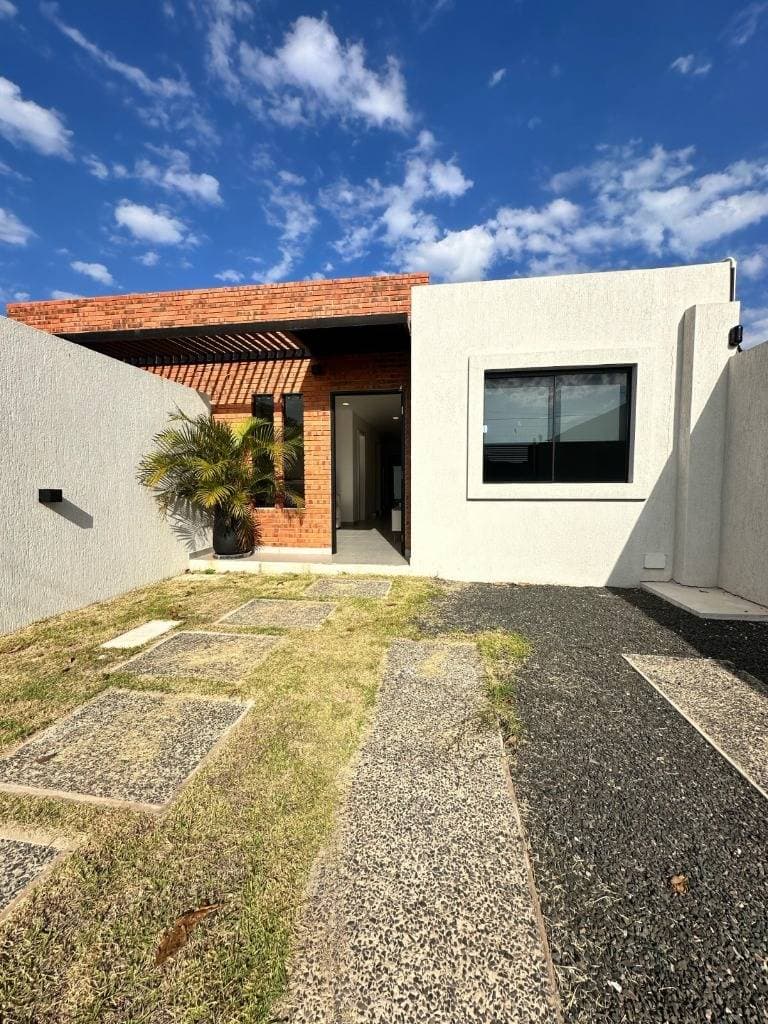 Duplex a estrenar en 1er barrio de Luque, foto 1
