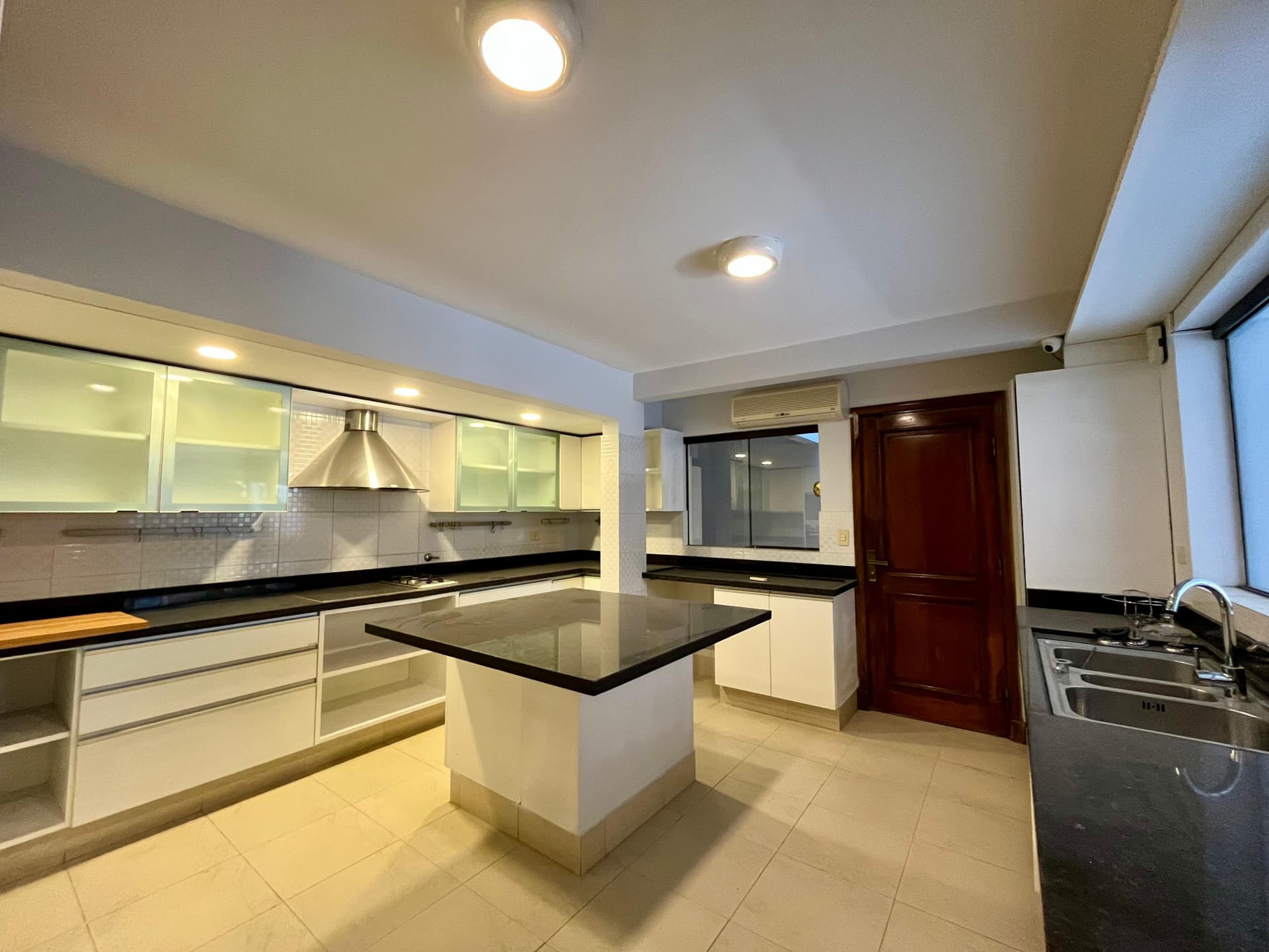 Hermosa casa, zona molas lópez, foto 2