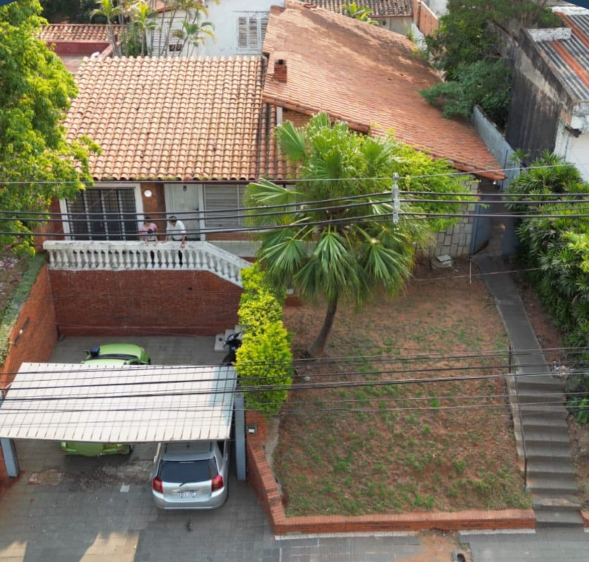 VENDO CASA EN ASUNCION SOBRE Av. José Félix Bogado esq. 25 de Agosto