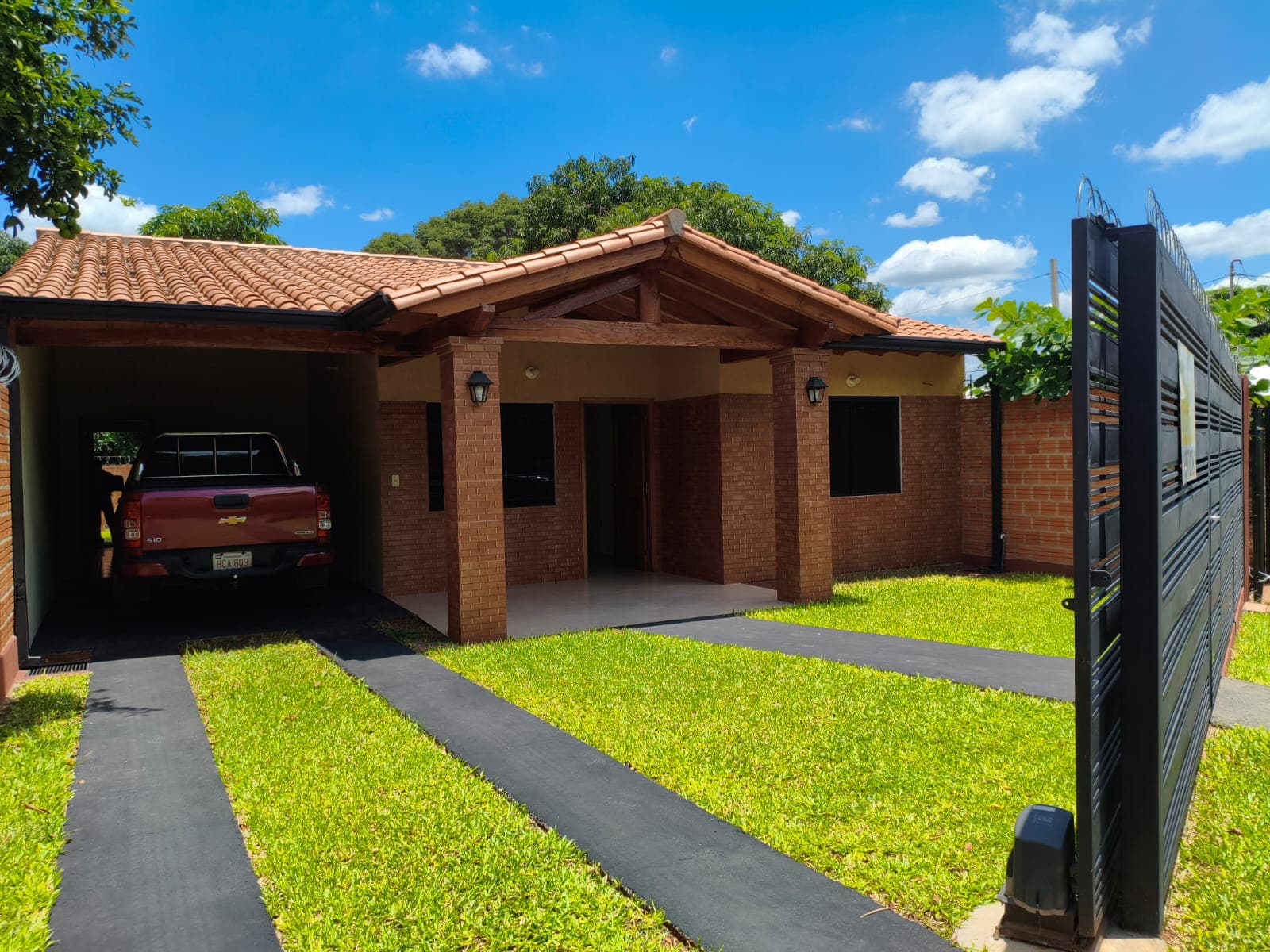 Vendo casa a estrenar en Villa Elisa barrio picada