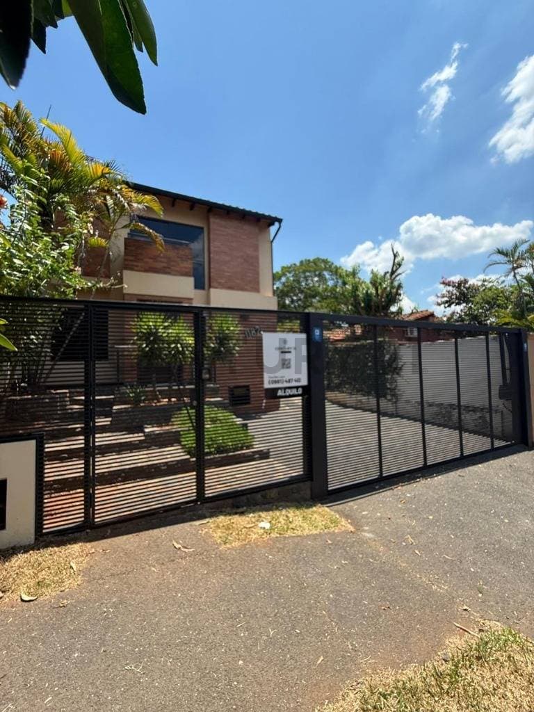 Casa en Alquiler para vivienda u oficina – Barrio Mburicaó, Asunción, foto 3