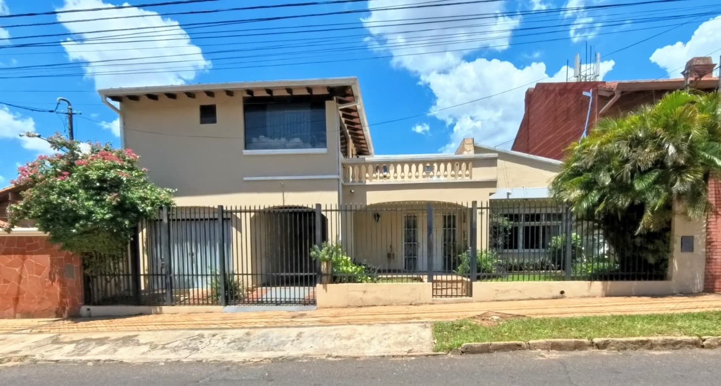 Vendo casa en el Barrio Mburicao de Asunción a tres cuadras de Mcal López