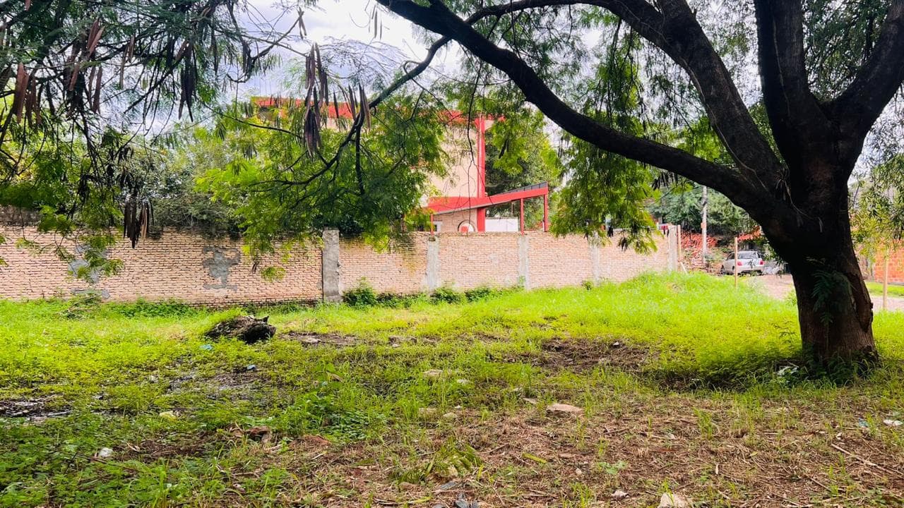 Terreno en esquina en loma pyta Asunción, foto 3