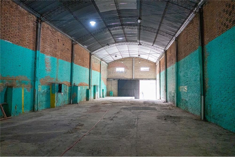 En venta deposito barrio Las Mercedes, foto 2