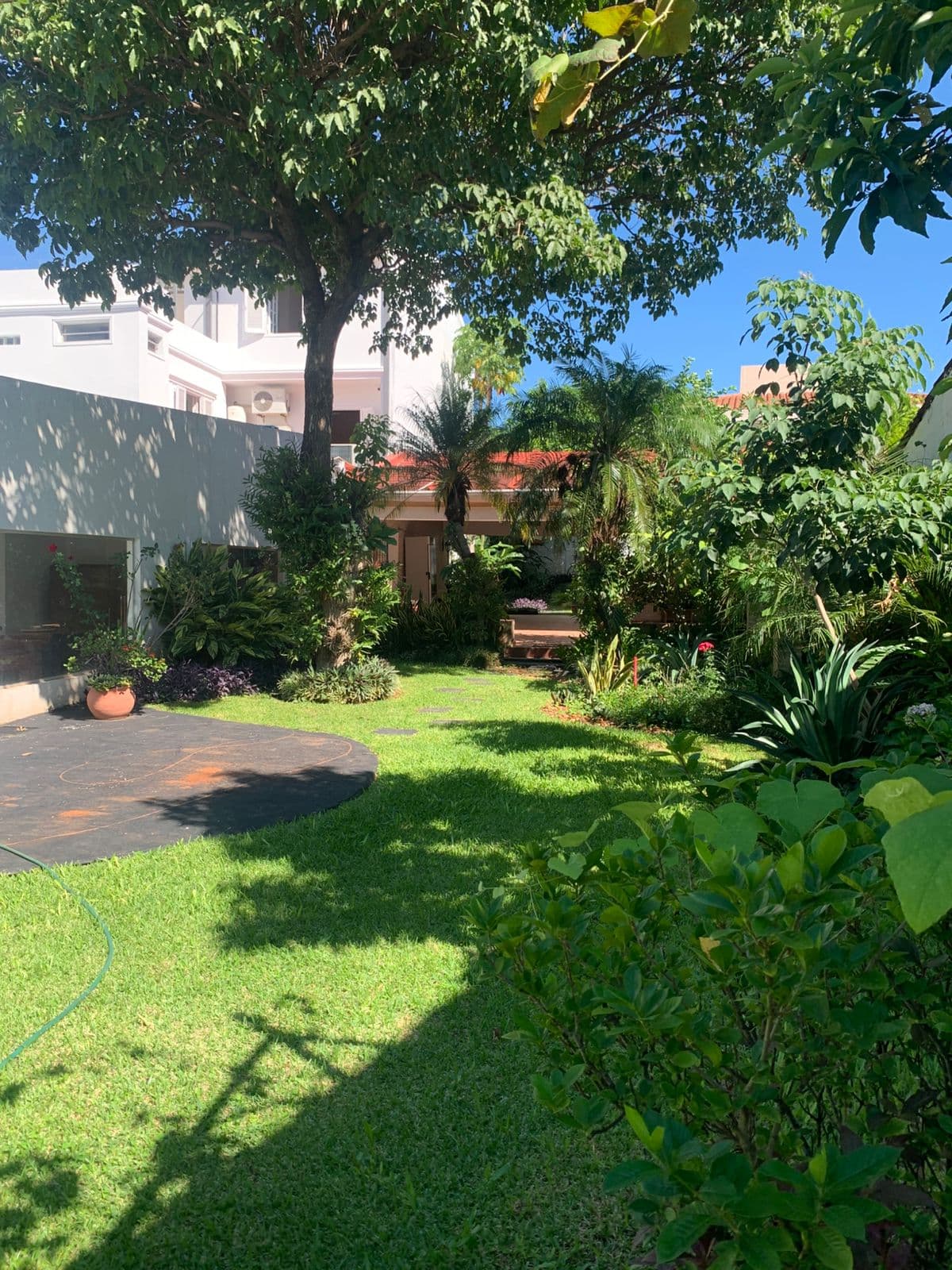 **exclusiva residencia c quincho y piscina en vta o alquiler – vista alegre**, foto 4