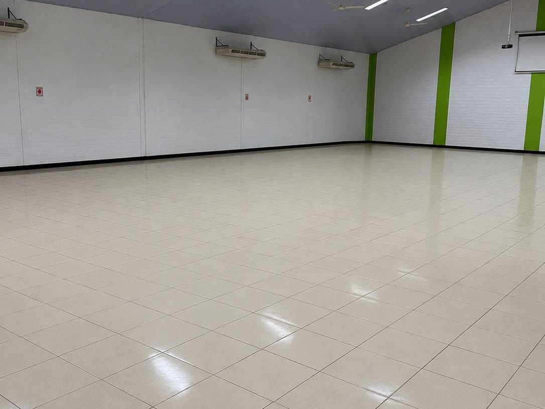 Amplio local comercial en San Lorenzo – zona reducto, foto 5