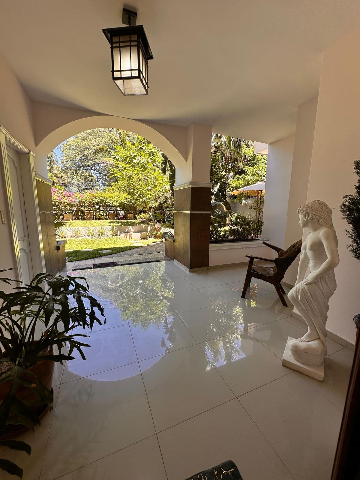 Lujosa Casa Amoblada En Alquiler Barrio Carmelitas, Asunción, foto 4