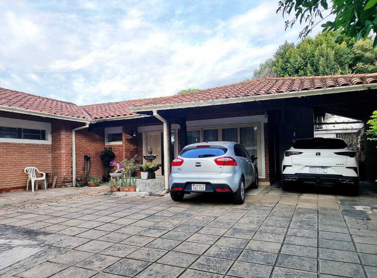 Tres casas en barrio Jara Asunción, foto 1
