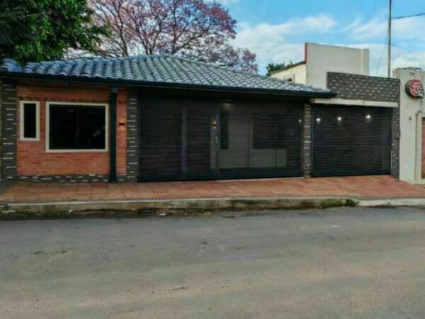 Vendo casa en San Lorenzo zona shopping Pinedo
