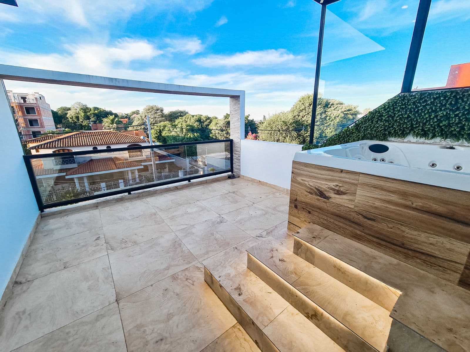En Venta Hermosa Casa Pareada con Ascensor - Barrio Herrera, foto 1