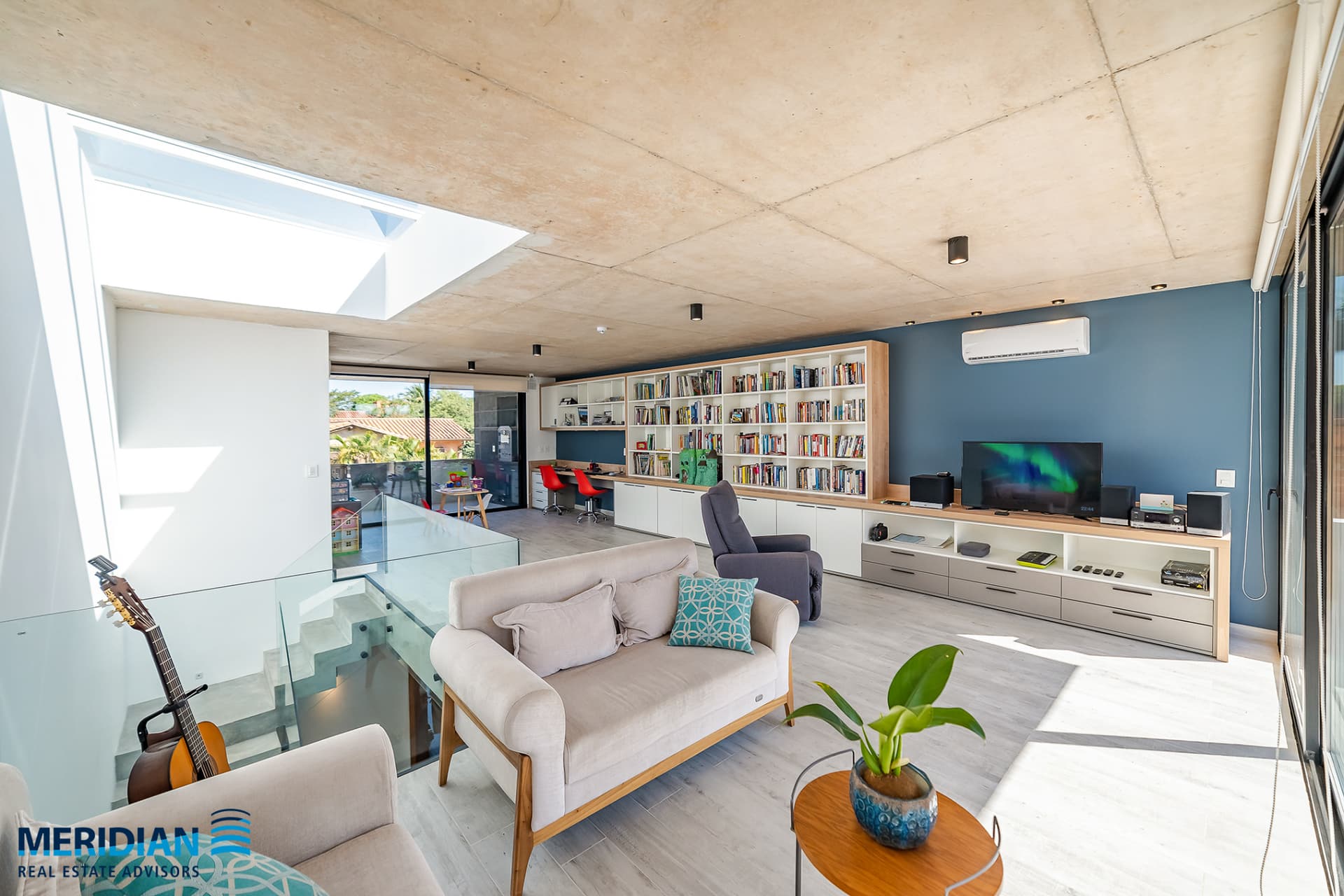 Moderno triplex a estrenar en venta! 3 dormitorios en suite. Zona Banco Central
