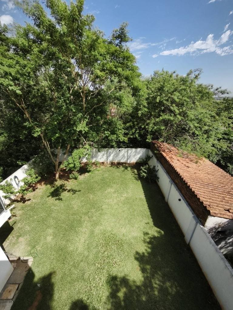 De hermosa casa en barrio cerrado la floresta – zona aeropuerto — foto 2