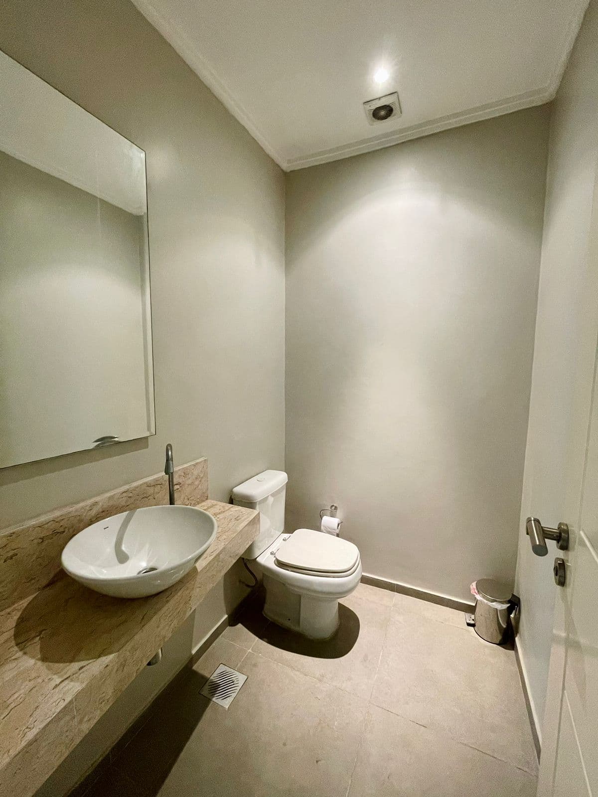 En Venta Departamento amoblado de 3 habitaciones en el Edificio Martinica, foto 3