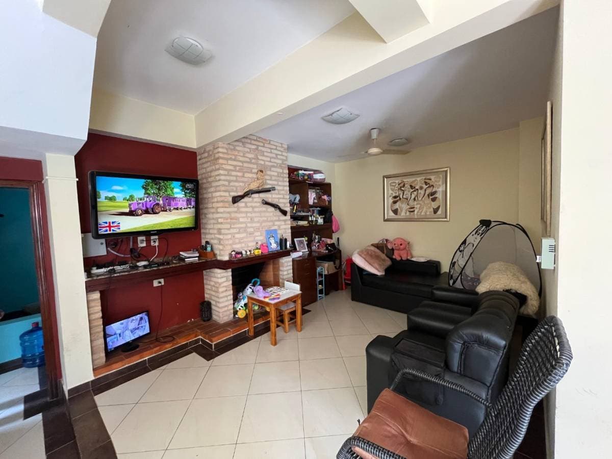 Barrio Las Lomas, vendo casa, a tres cuadras de Casa Rica, foto 5