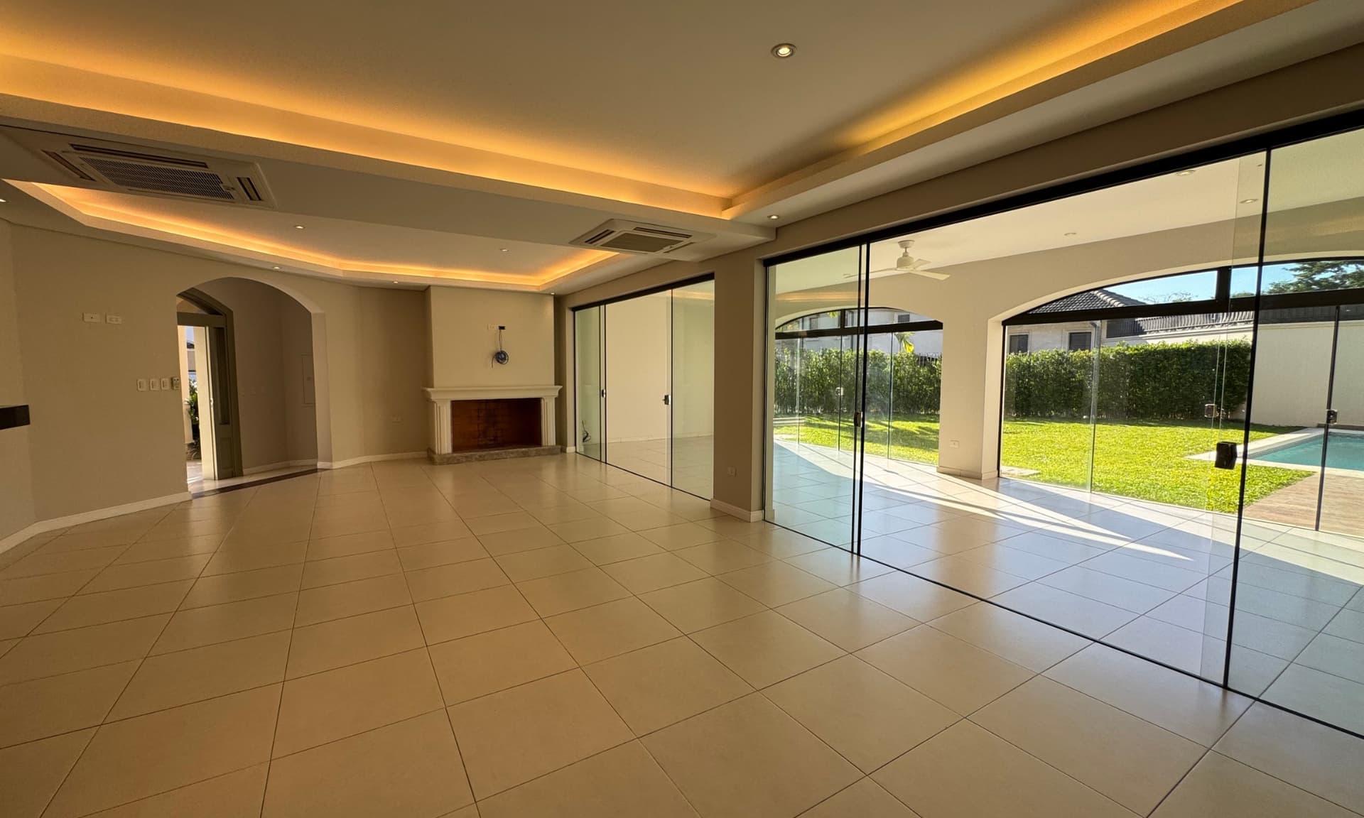 Amplia residencia en Alquiler en exclusivo condominio, foto 2