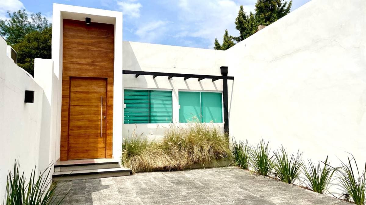 Alquilo chalet amoblado de 2 dormts en barrio Las Lomas