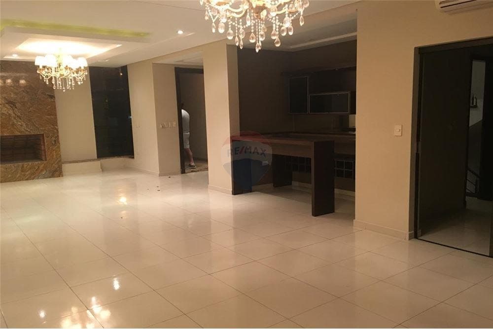 Lujosa casa en mariscal estigarribia / los laureles — foto 4