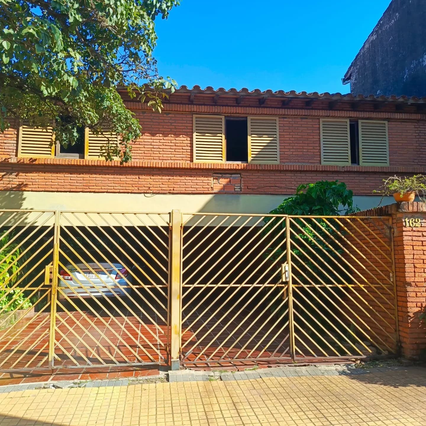 Vendo Casa De 2 Plantas Con Piscina En Barrio San Vicente