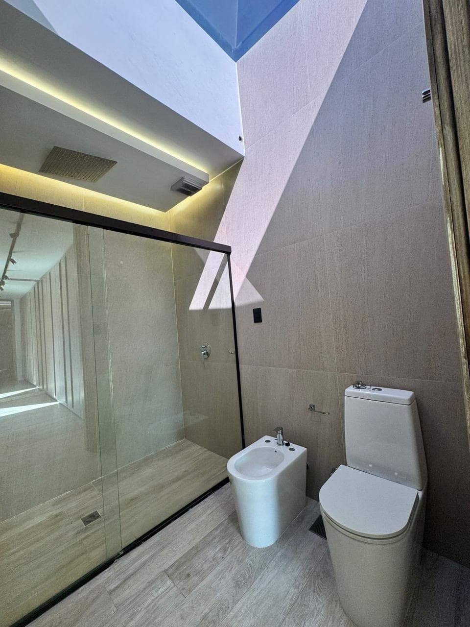 Barrio mburucuya en venta amplio duplex de 300 m2*, foto 3