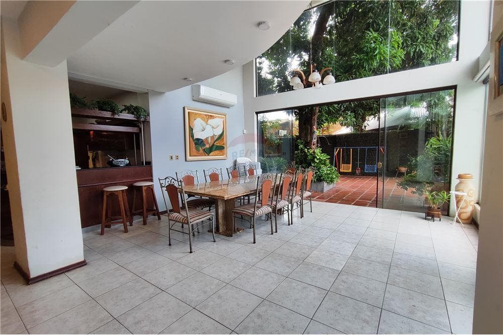 En Venta Amplia Residencia De 4 Habitaciones, foto 5