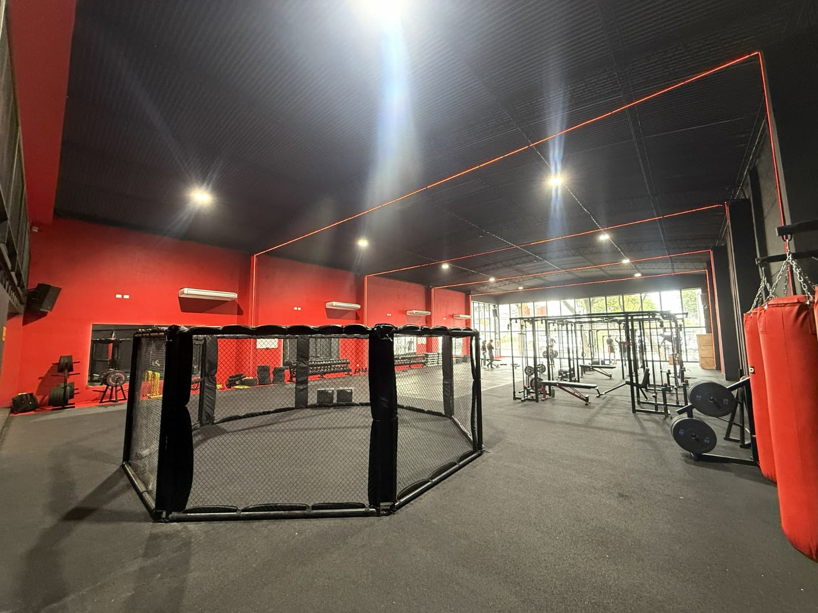 Oportunidad de negocio e! Local comercial de 106 mts². Frente al multiplaza, foto 4