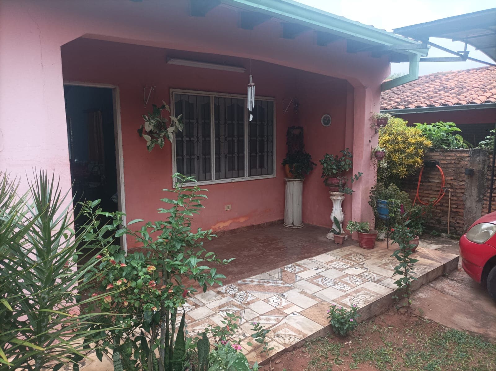 Casa amoblada, sobre calle empedrada, foto 1
