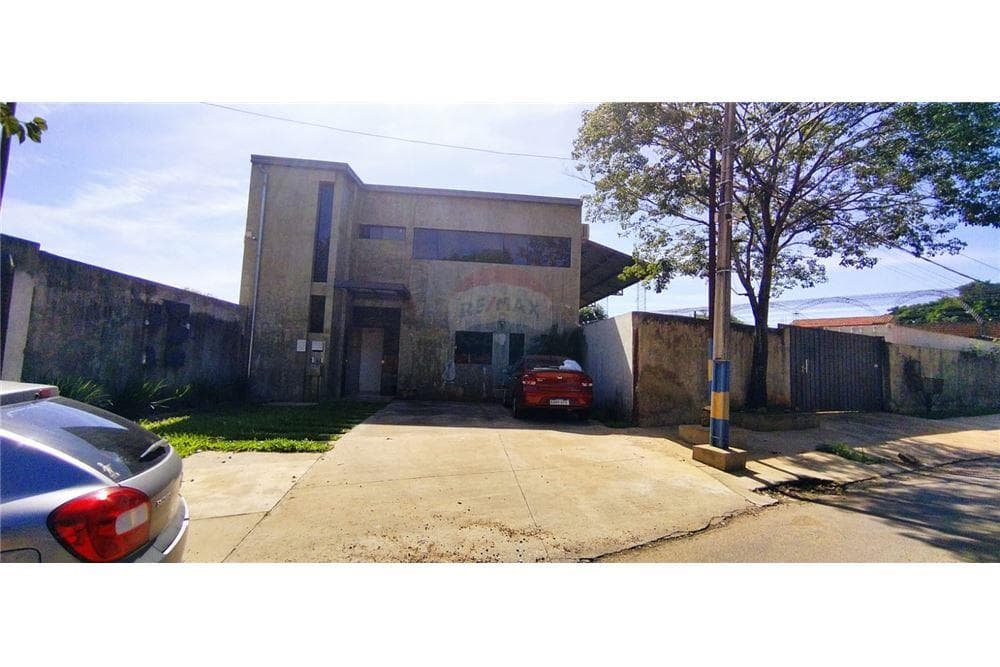 Oficinas con tinglado en Luque, foto 1
