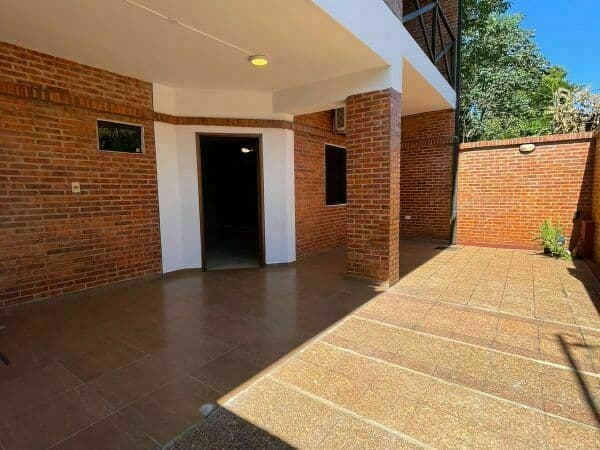Dúplex en 4 Mojones con Quincho y 2 Cocheras – ¡Listo para Mudarse! (11178), foto 2