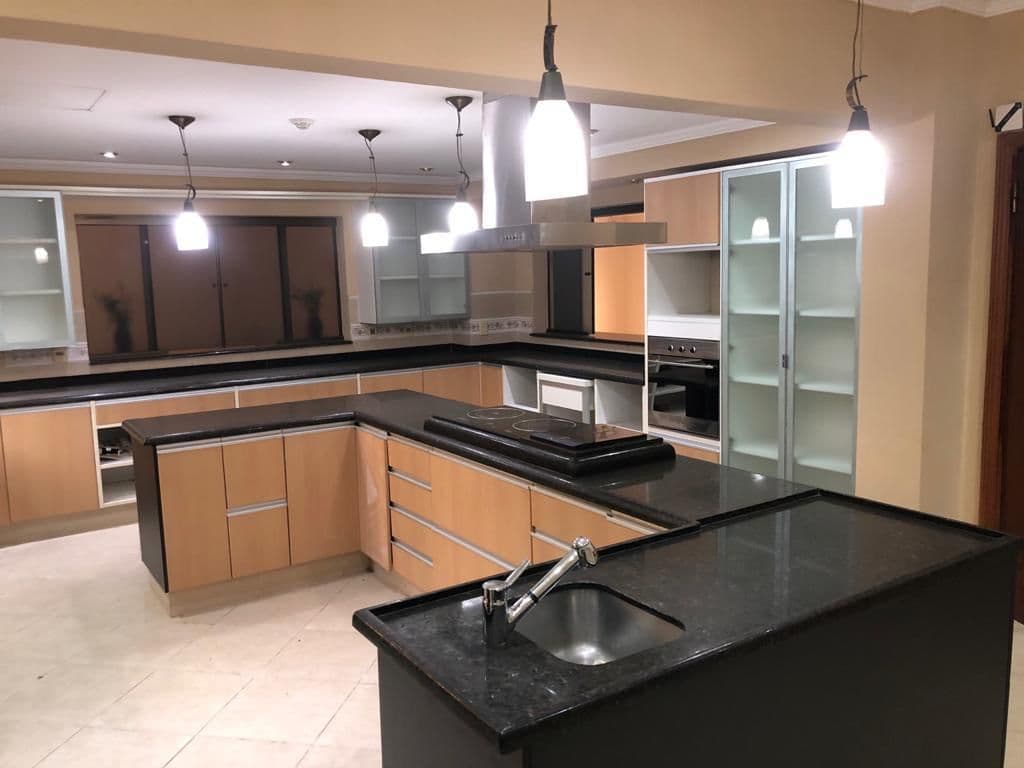 En alquiler, amplia residencia, a pasos de casa rica los laureles — foto 4