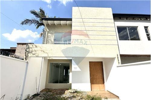 Duplex a estrenar en San Lorenzo con piscina