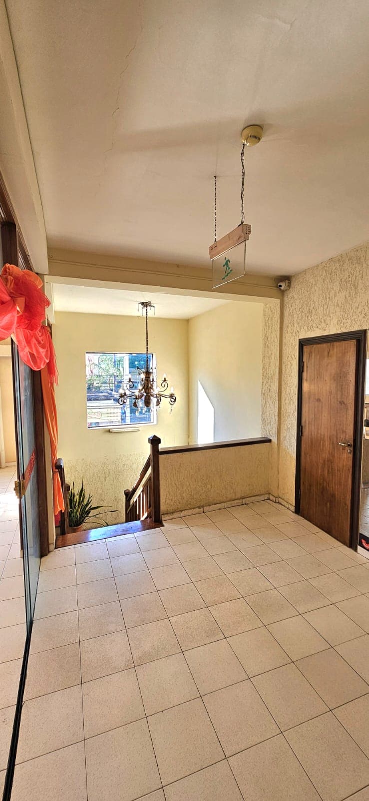 salon comercial en barrio Herrera, foto 4