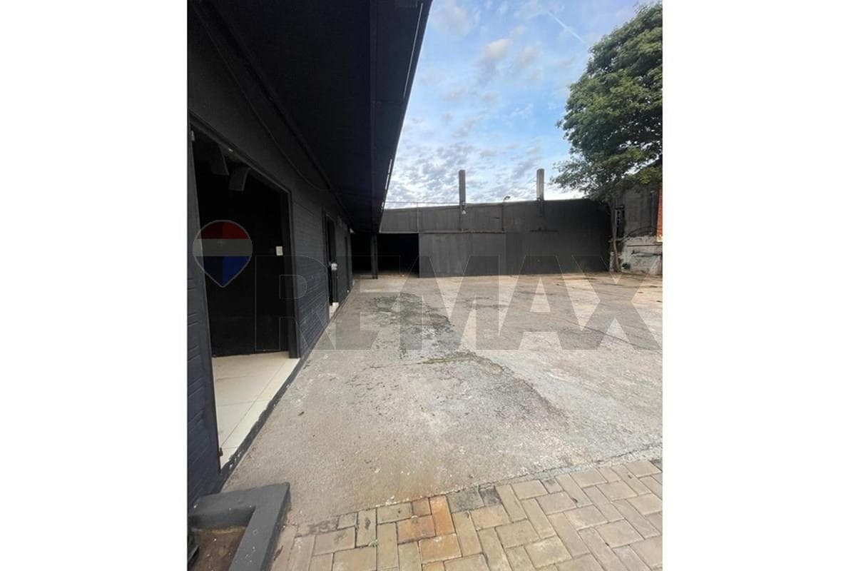 Showroom con oficinas y depósito en los laureles, foto 3