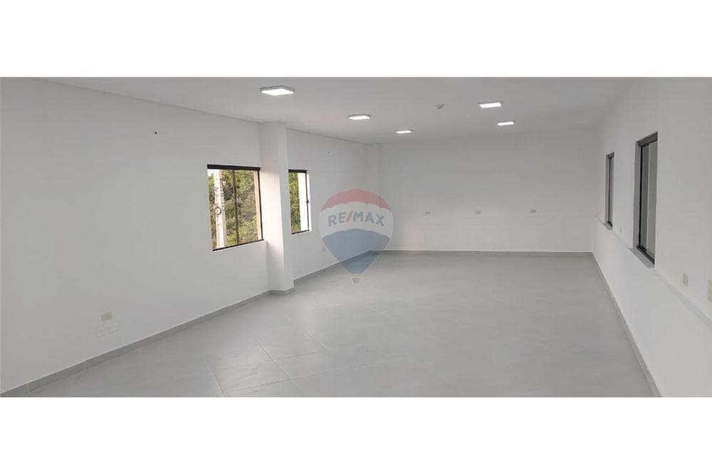 Tinglado de 650 m2 a media cuadra de Ruta Transchaco, zona Asunción Golf Club — foto 2