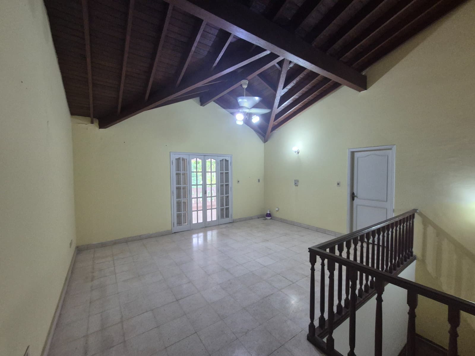 En alquiler amplia casa sobre la Av. Gral. Santos con 20 ambientes, foto 5