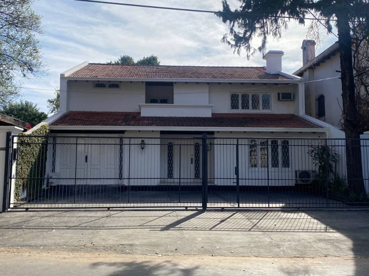Alquilo casa en asuncion barrio ycua sati