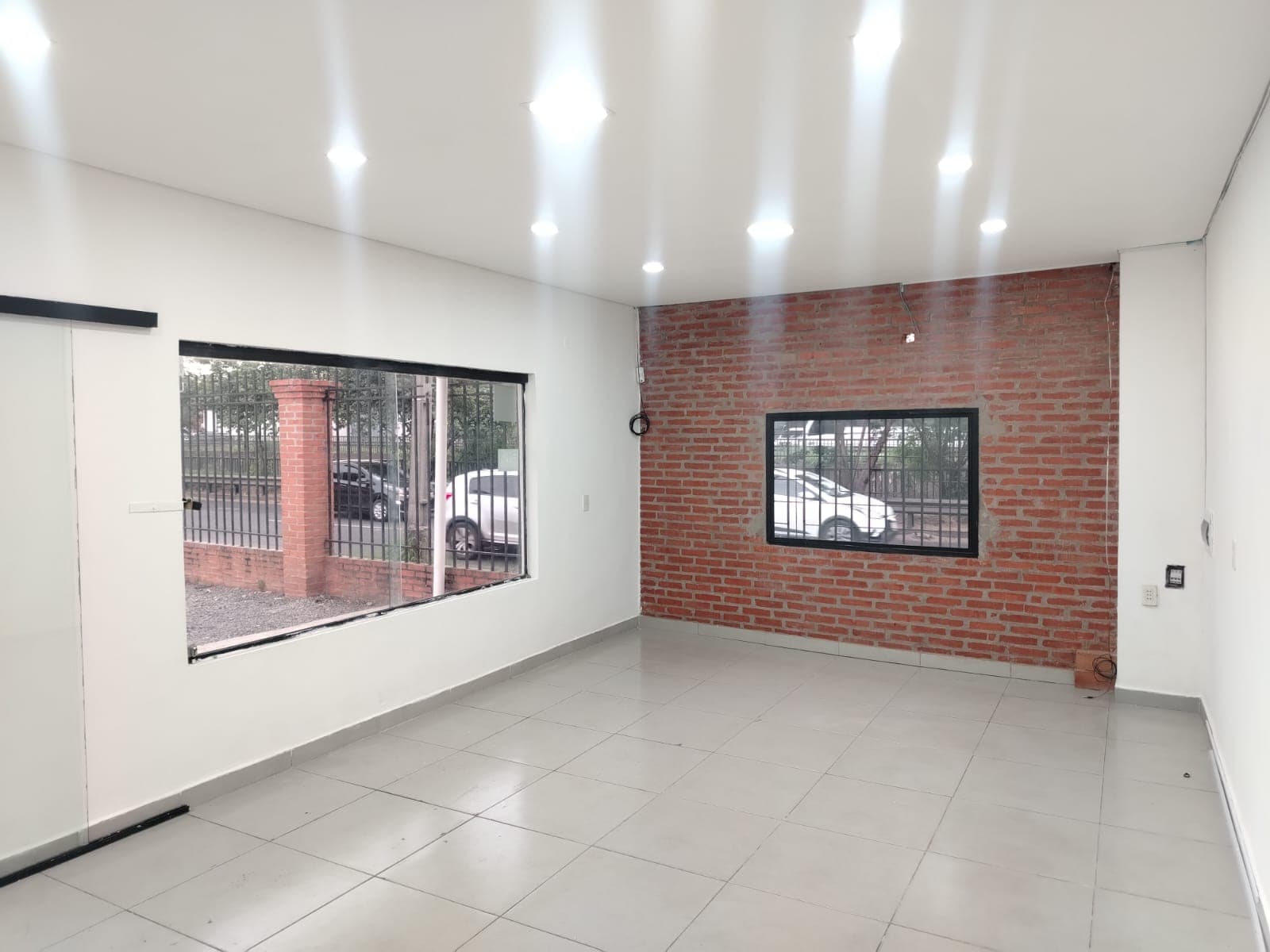 En alquiler hermoso local comercial, avda. Madame lynch, Asunción, foto 4