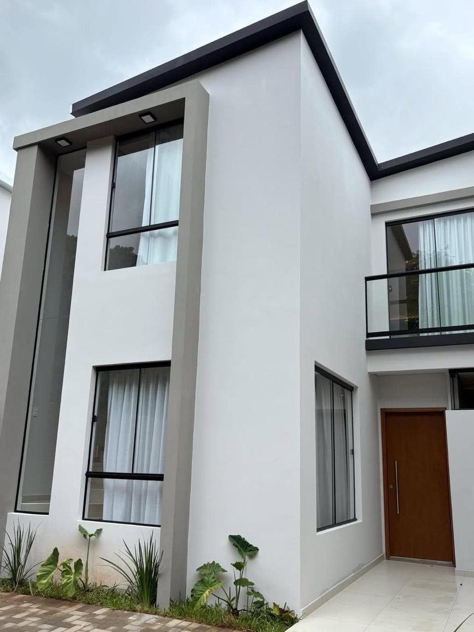 En venta amplio duplex a estrenar en Loma Merlo Luque
