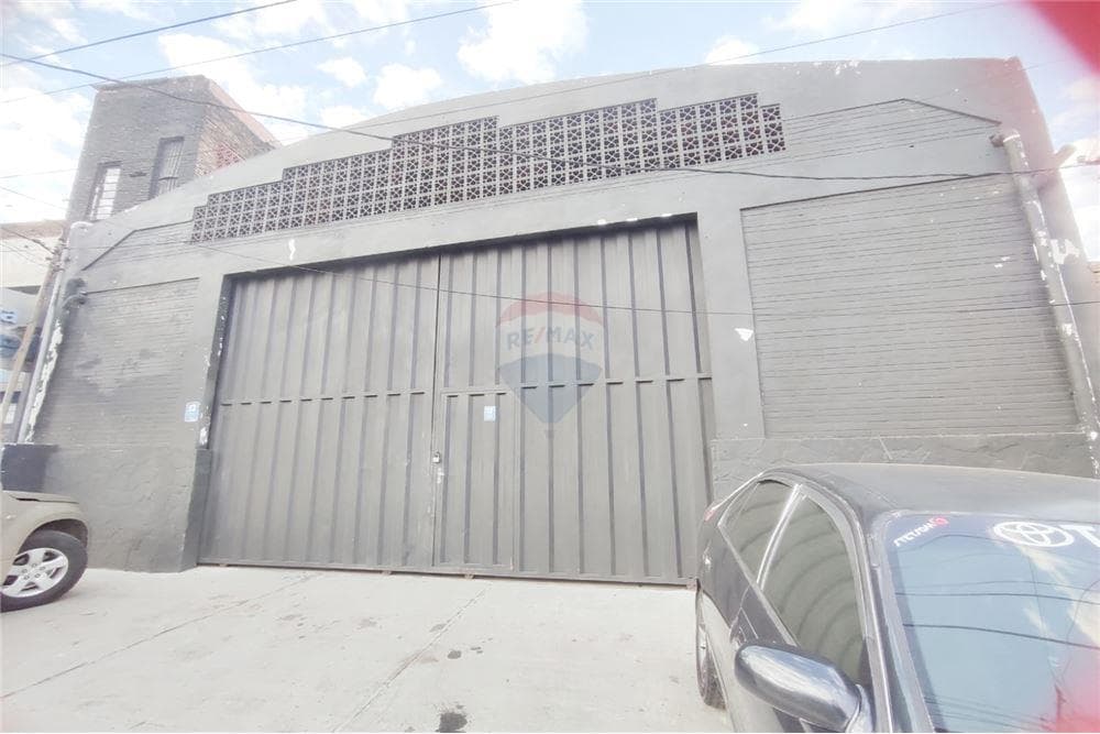 Alquilo amplio tinglado sobre acceso sur Ñemby