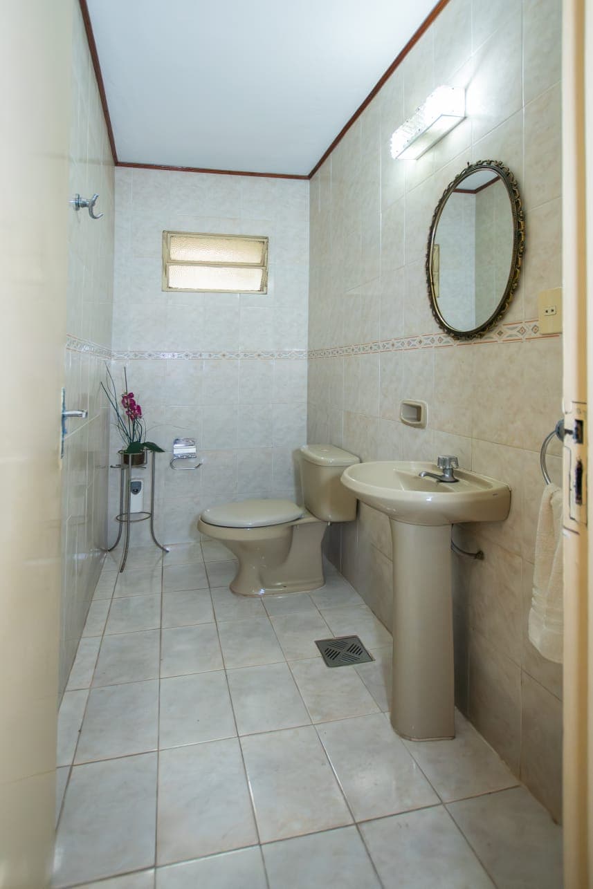 En Venta – Residencia U Oficina En Barrio Nazareth, foto 2