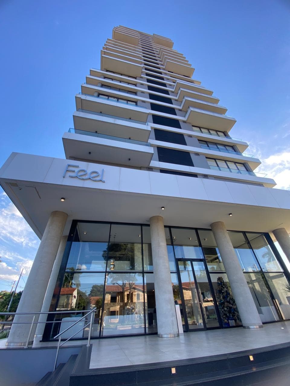 Depto. Premium en Alquiler sobre Av. Santísima Trinidad, Edificio Feel