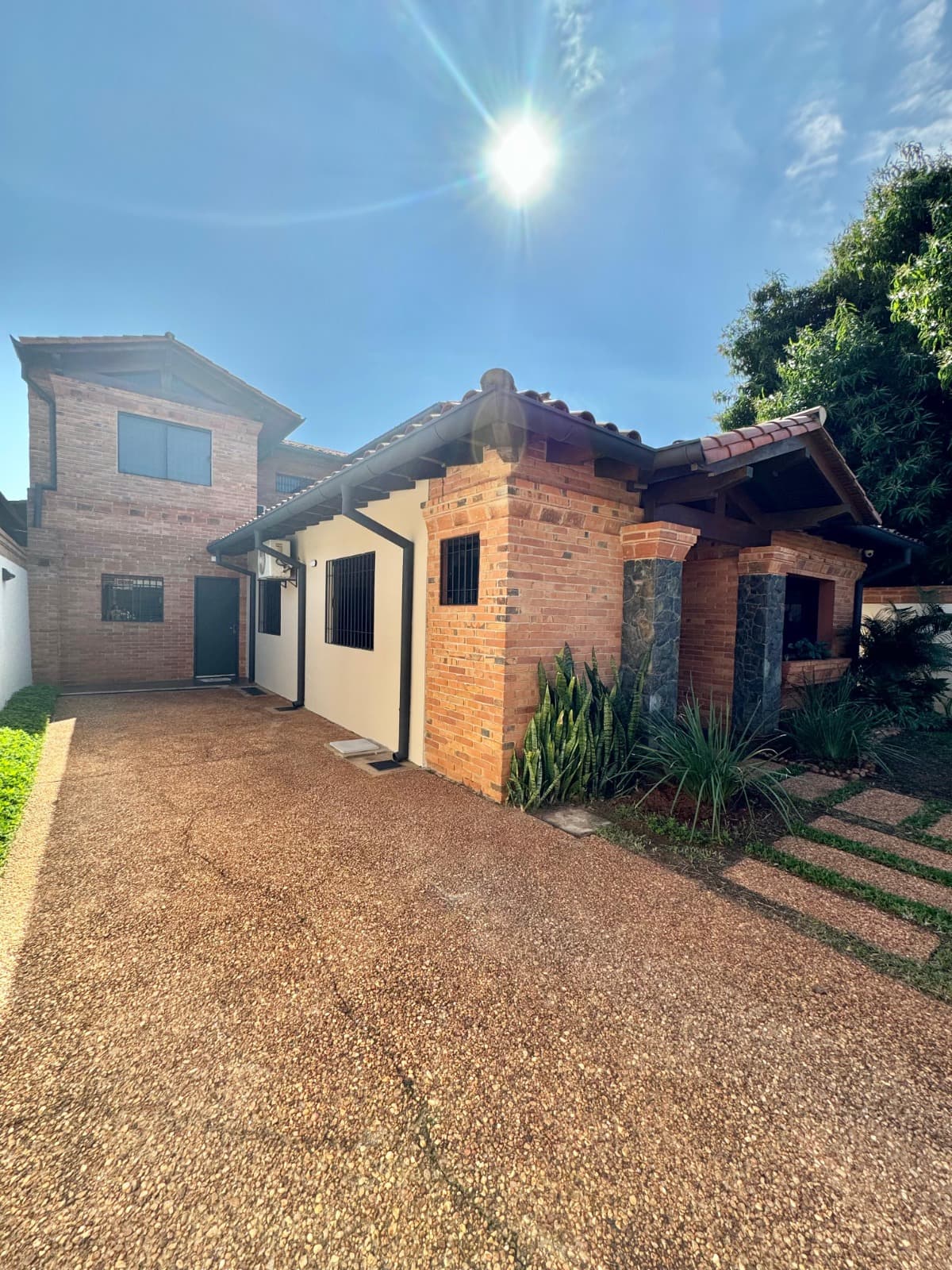 Alquilo residencia en Las Lomas