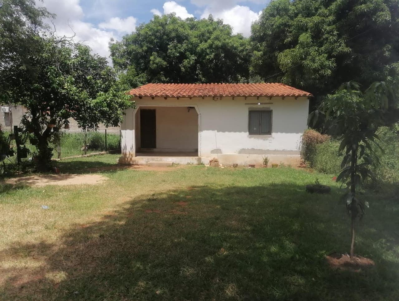 Amplio terreno con casa oferta en Luque, foto 1