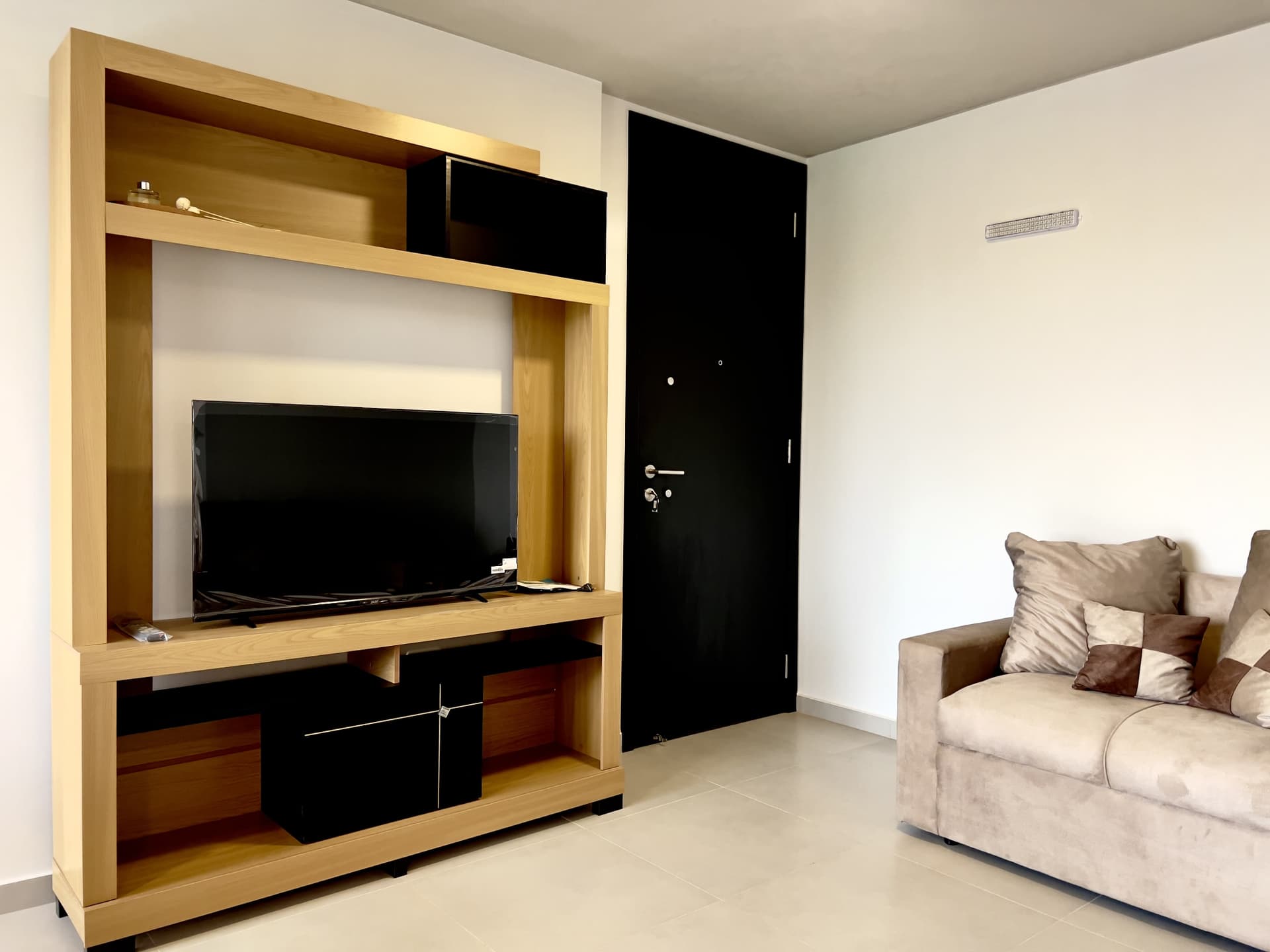 Ona cit, en venta, departamento amoblado de 2 dormitorios, con cochera, foto 2